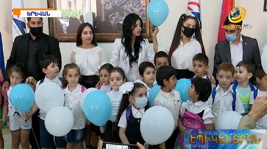 &laquo;Ծառուկյան&raquo; հիմնադրամը պայուսակներ և գրենական պիտույքներ է հատկացրել անապահով ընտանիքների երեխաներին