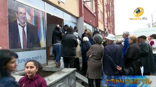 &laquo;Գ.Ծառուկյան&raquo; հիմնադրամը սննդամթերք է հատկացրել Երևանի տարբեր համայնքների բնակիչներին