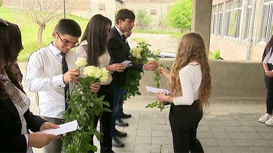 &laquo;Գ. Ծառուկյան&raquo; հիմնադրամը դրամական պարգևներ է հանձնել Կոտայքի մարզի շրջանավարտներին
