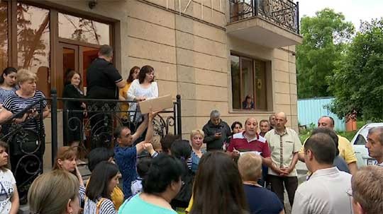 Գ.Ծառուկյանի աջակցությամբ Լոռու մարզի հարյուրավոր բնակիչներ այցելել են Արցախի զորամասեր
