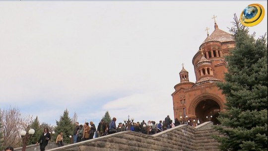 Հավատացյալները Քրիստոսի Հարության Ավետիսը լսել են Աբովյանի Սբ. Հովհաննես Մկրտիչ եկեղեցում