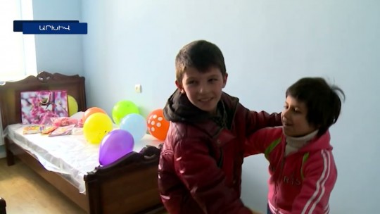 100 միլիոն դրամ՝ գյումրեցի կարիքավոր ընտանիքներին․ Ծառուկյանի խոշոր նվիրատվությունը